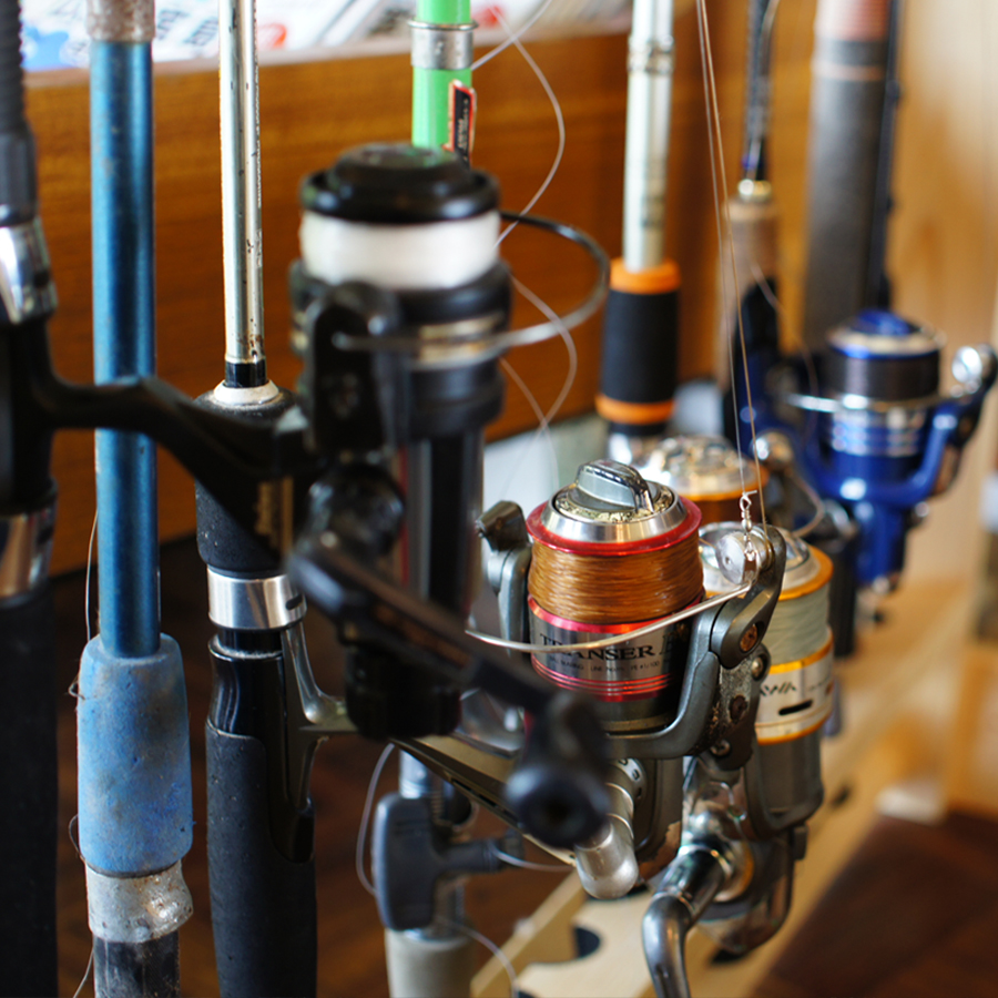 Fishing rod 3,000 yen Feed 500 yen