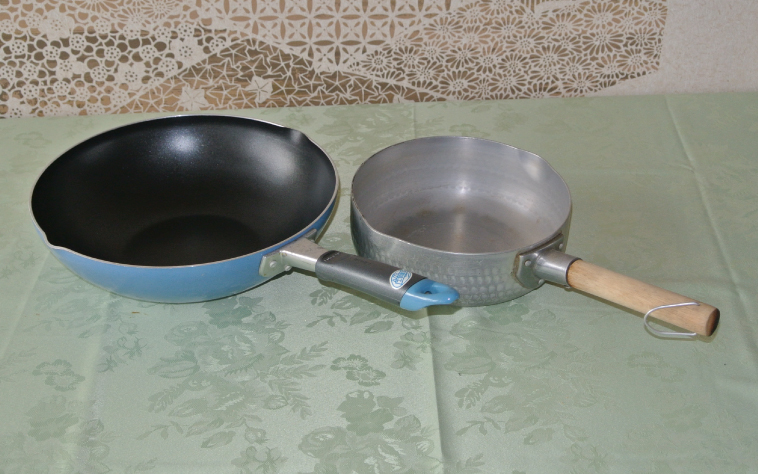 Frying pan 250 yen